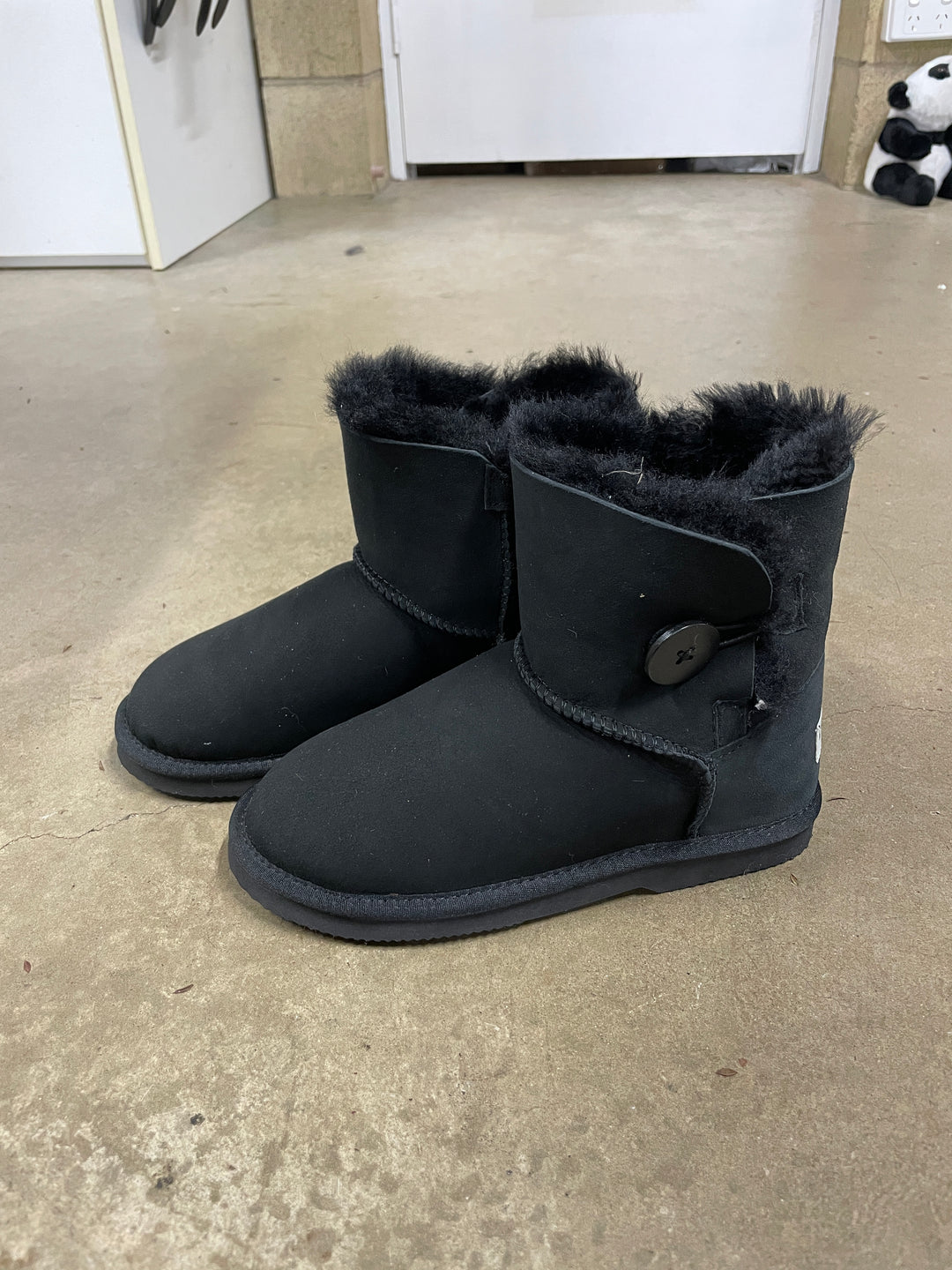 HUGLIE UGG Boots - Haven Mini Button