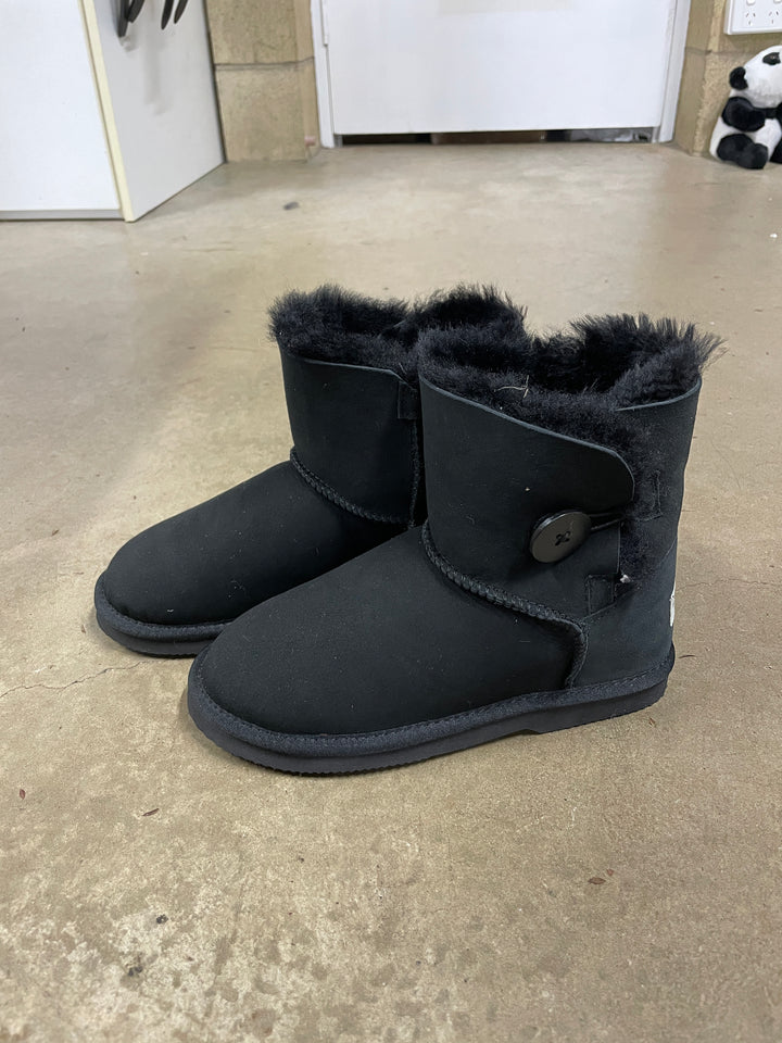 HUGLIE UGG Boots - Haven Mini Button