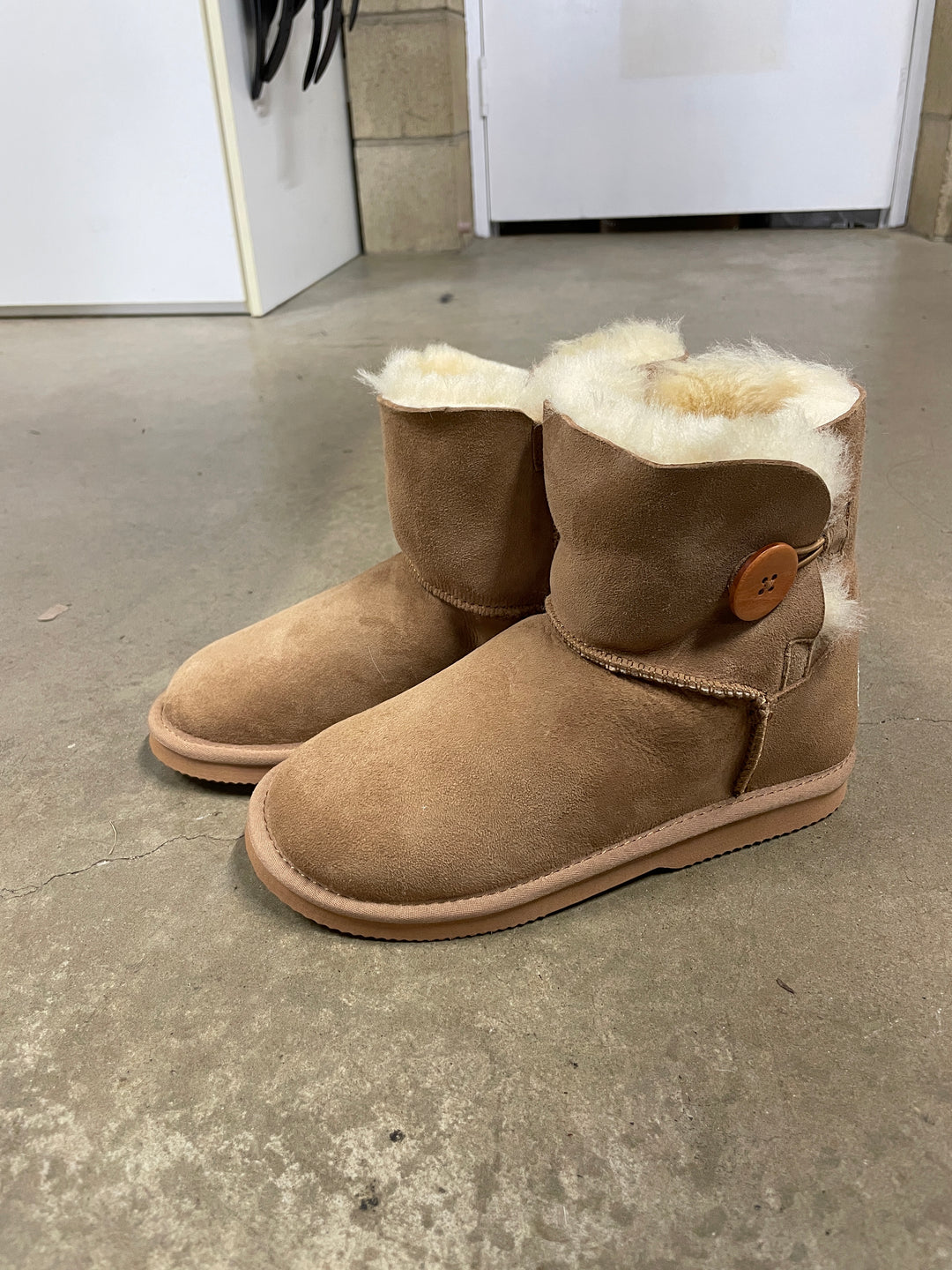 HUGLIE UGG Boots - Haven Mini Button