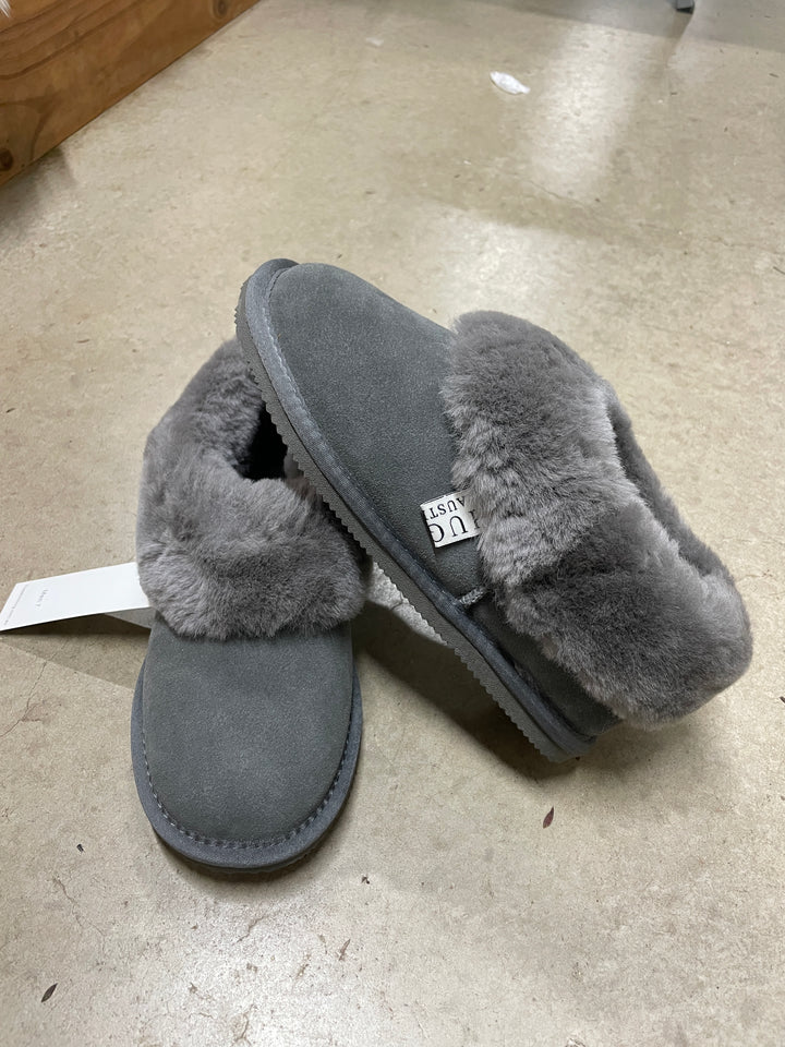 HUGLIE Slippers - Plush Womens