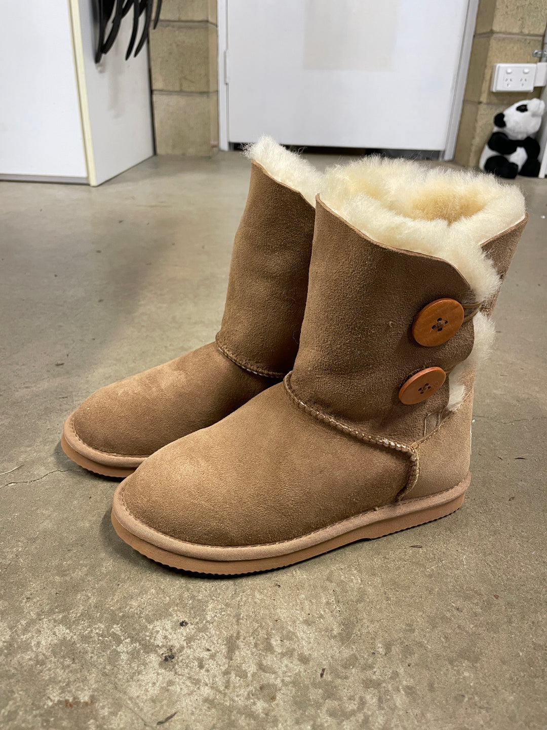 HUGLIE UGG Boots - Haven 3/4 Button
