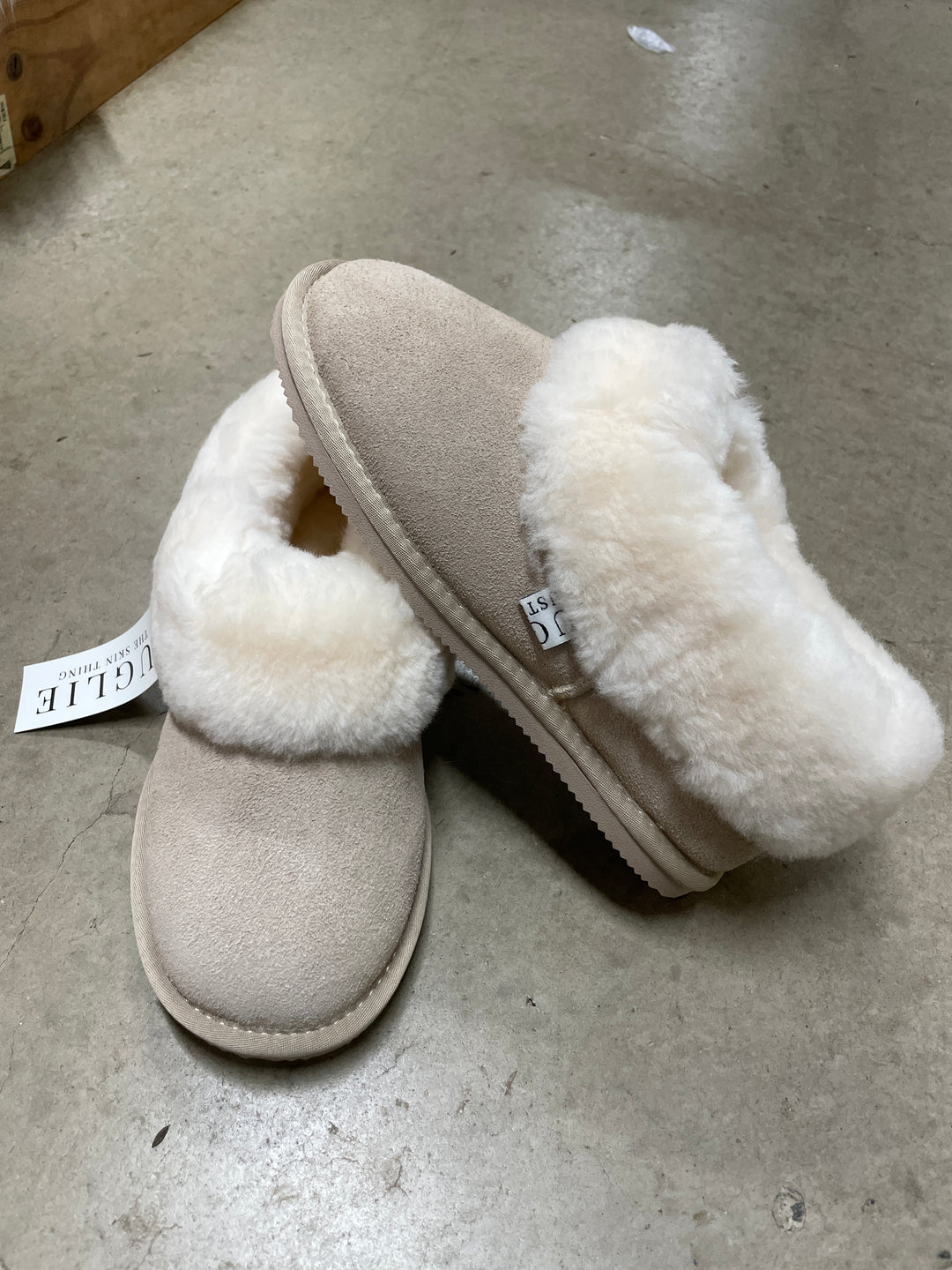 HUGLIE Slippers - Plush Womens