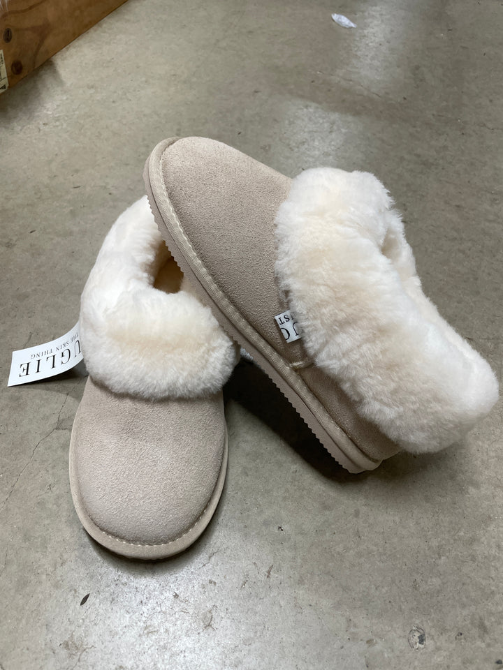HUGLIE Slippers - Plush Womens