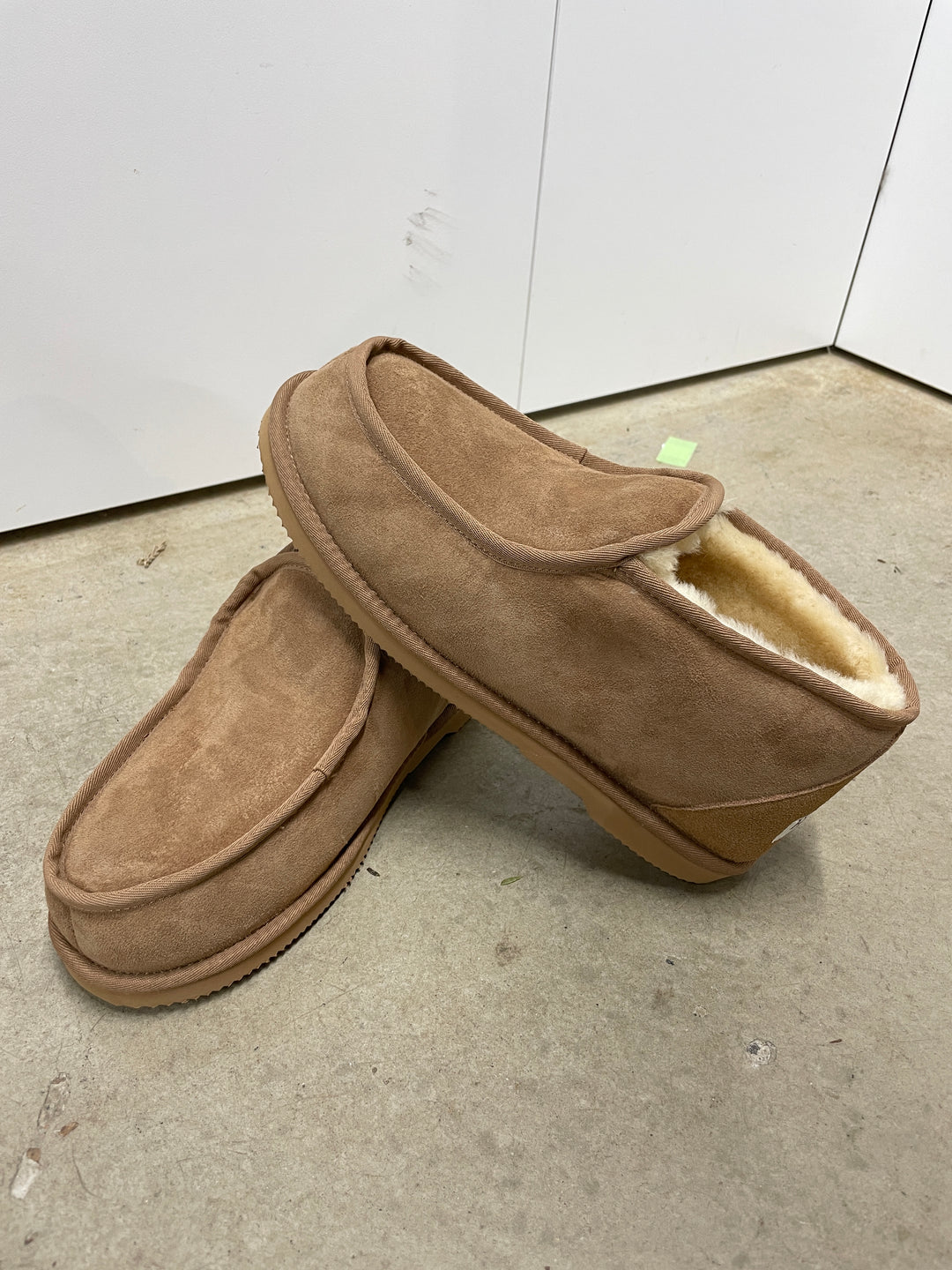 HUGLIE Slippers - The Den