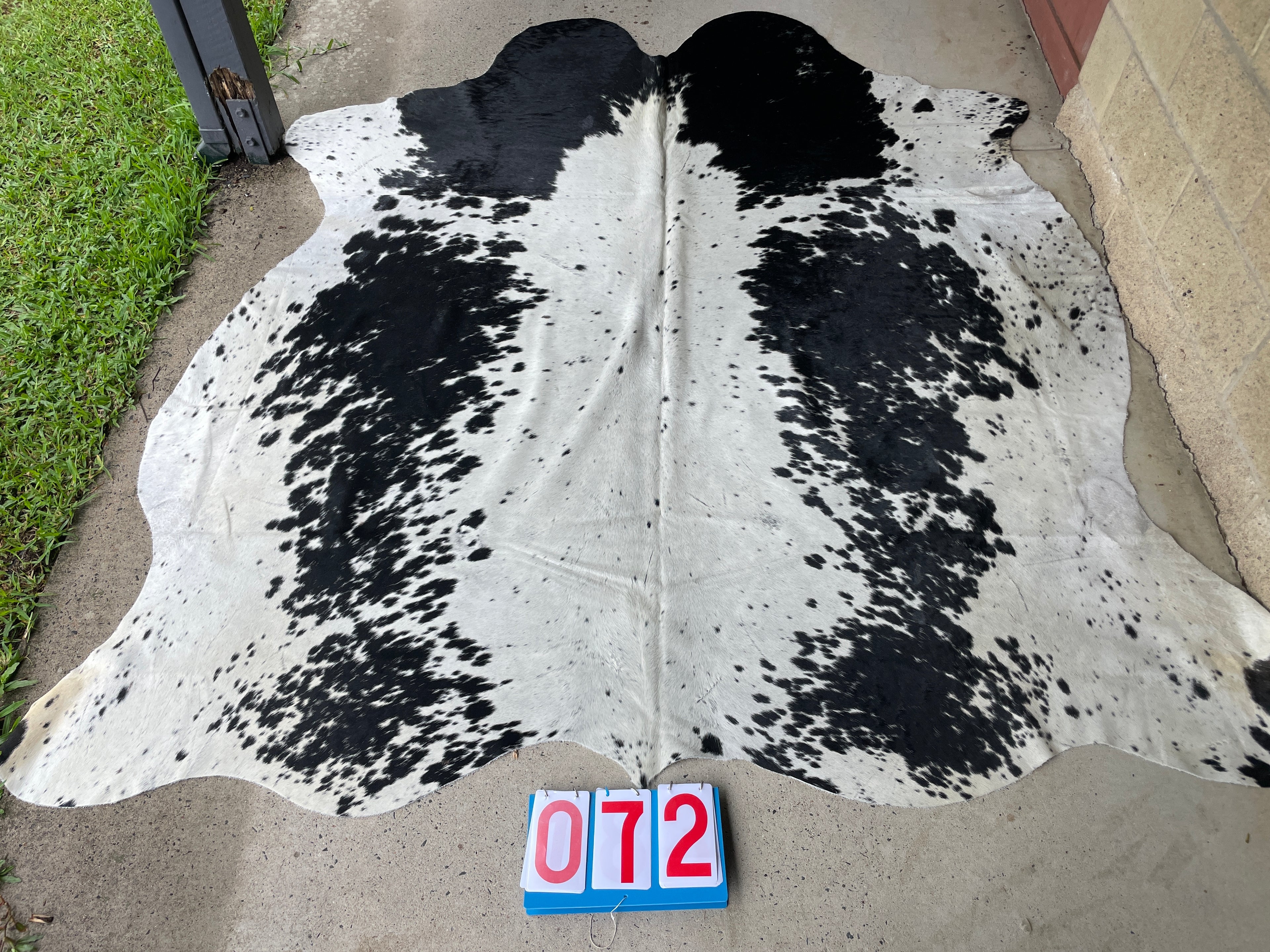 Cowhide 72 Black & White Speckle