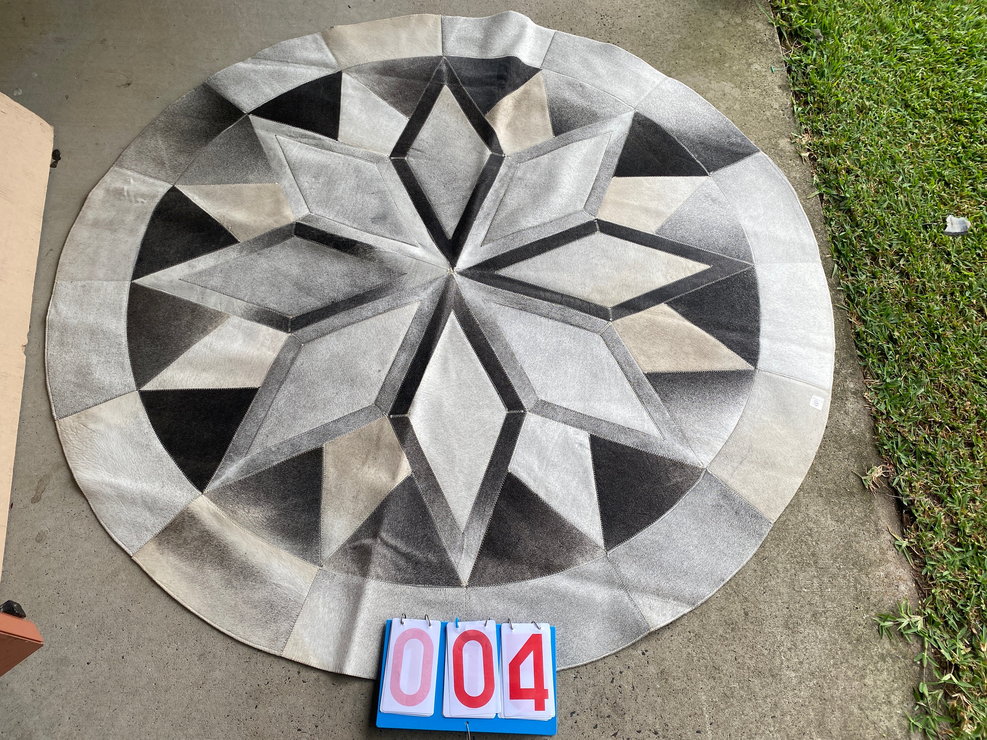 Cowhide - Round Patchwork Small