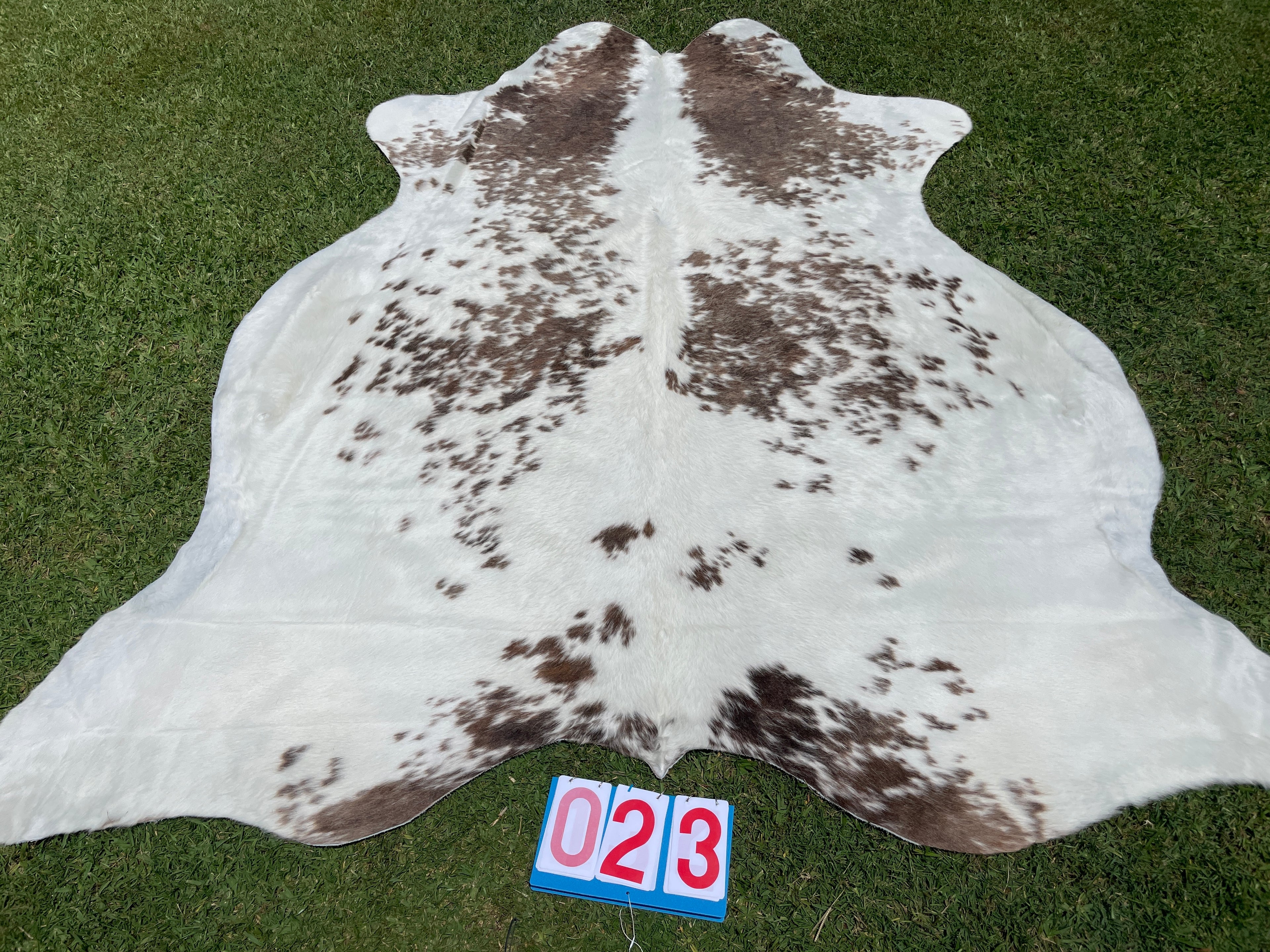 Cowhide 23 Mocha Speckled