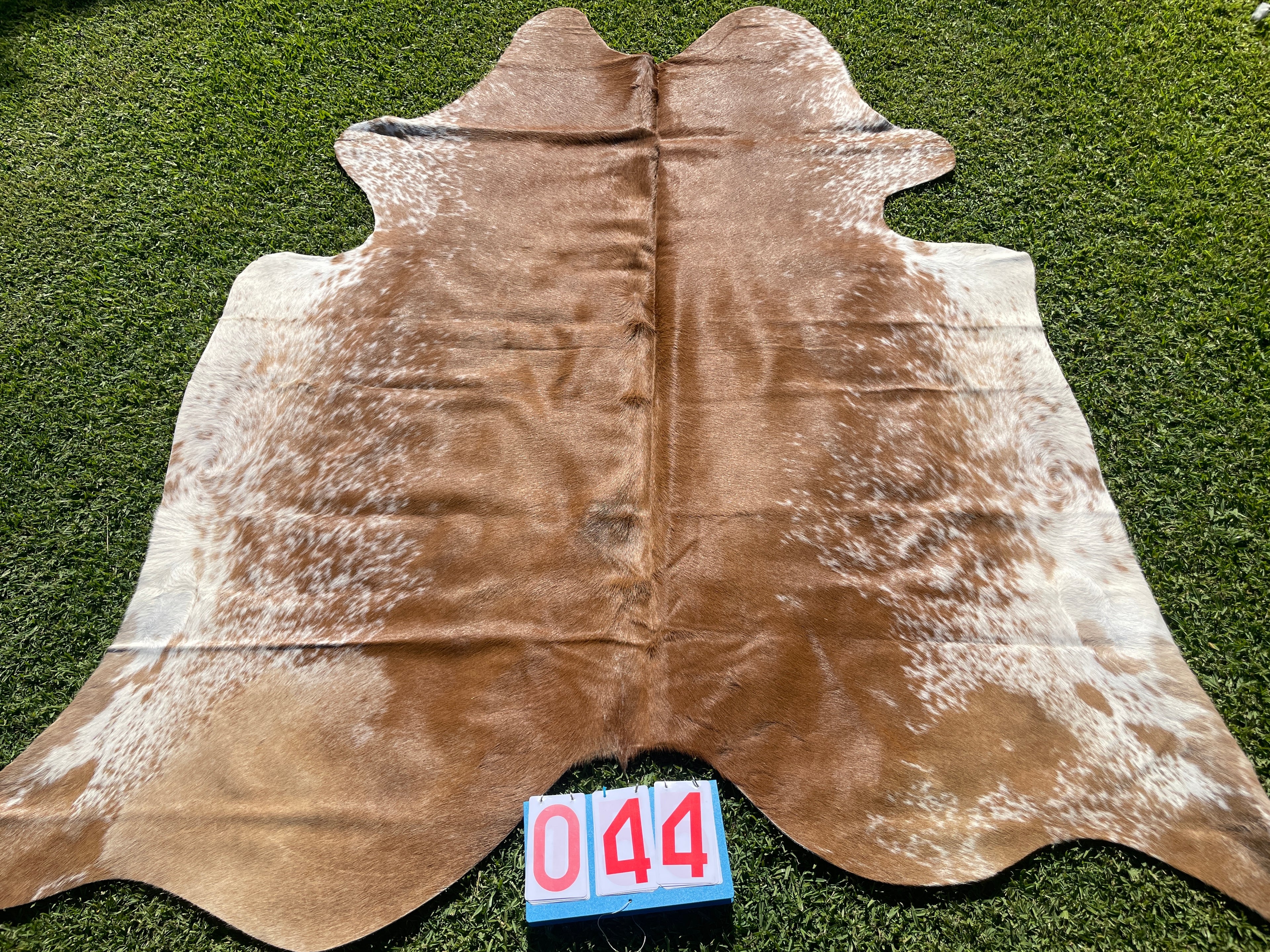 Cowhide 44 Tan & White Speckled