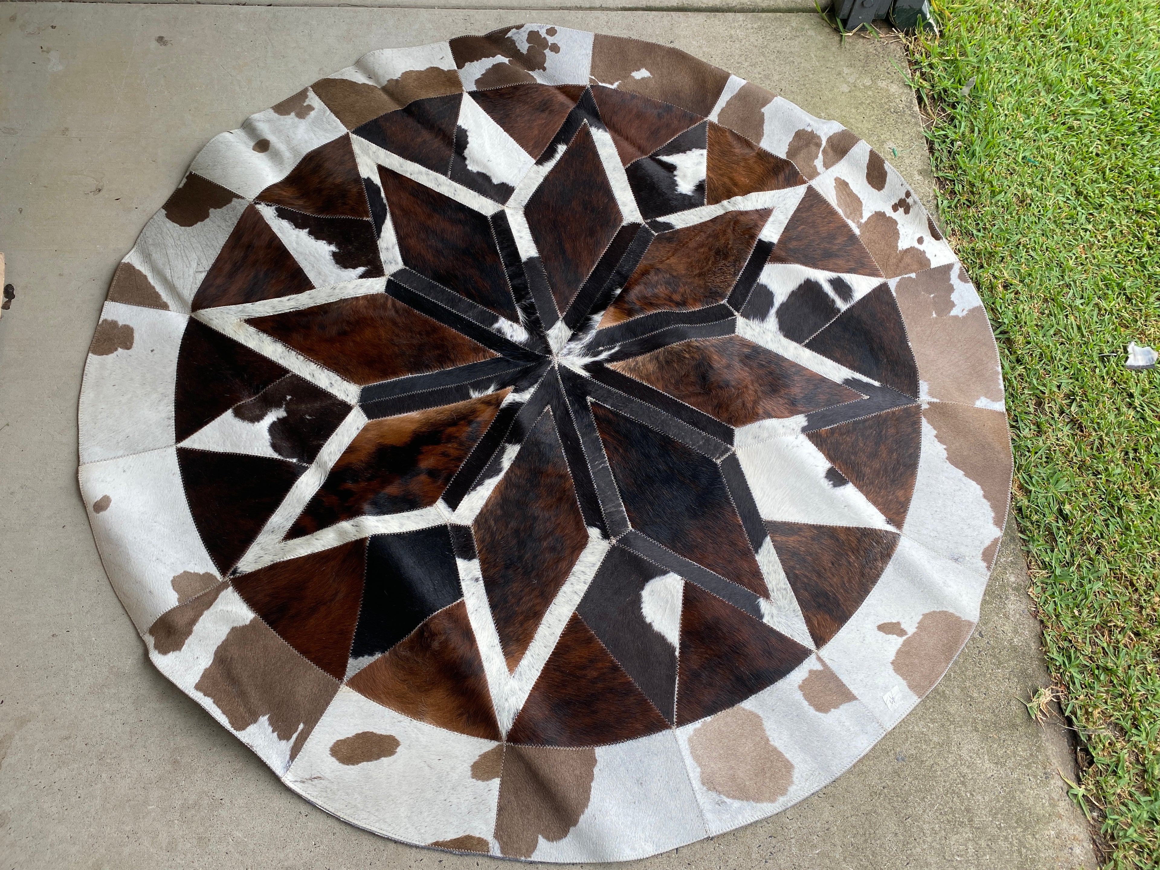 Cowhide - Round Patchwork Small