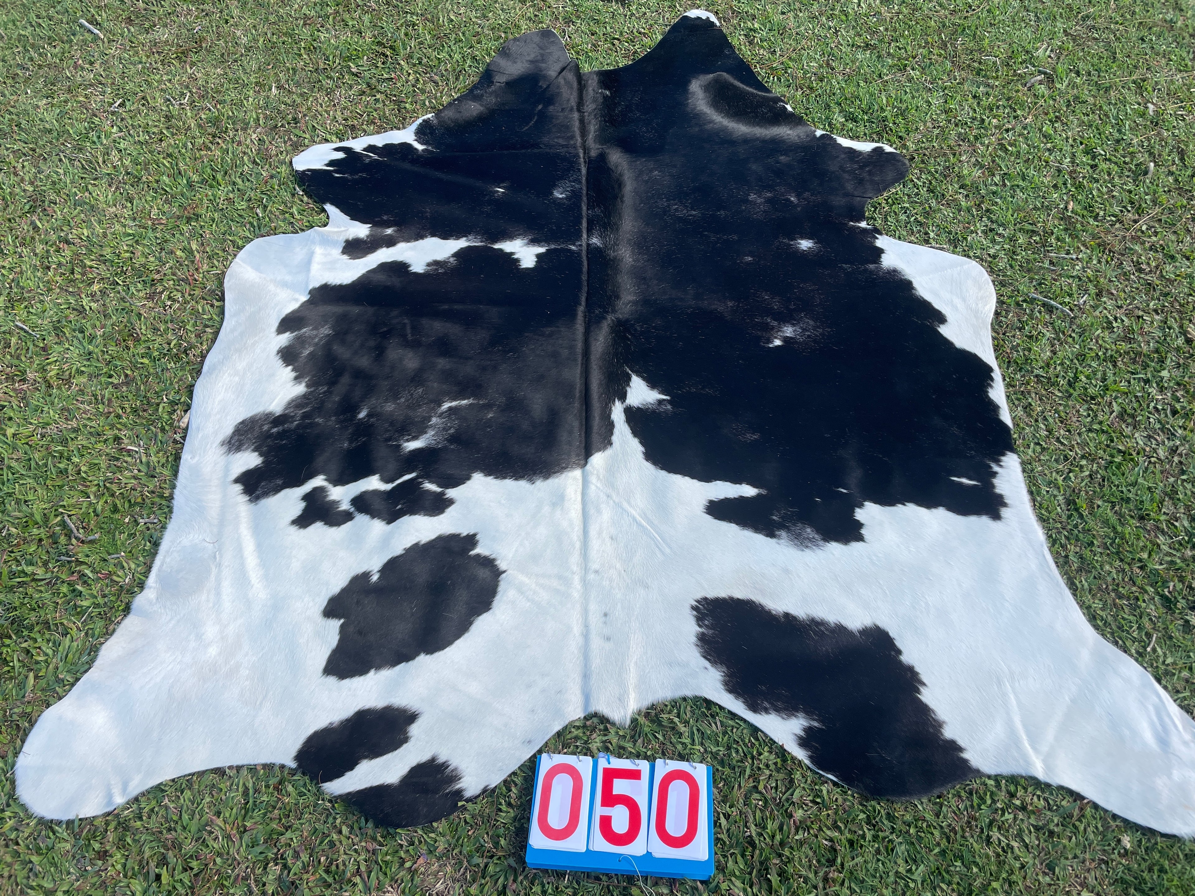 Cowhide 50 Black White