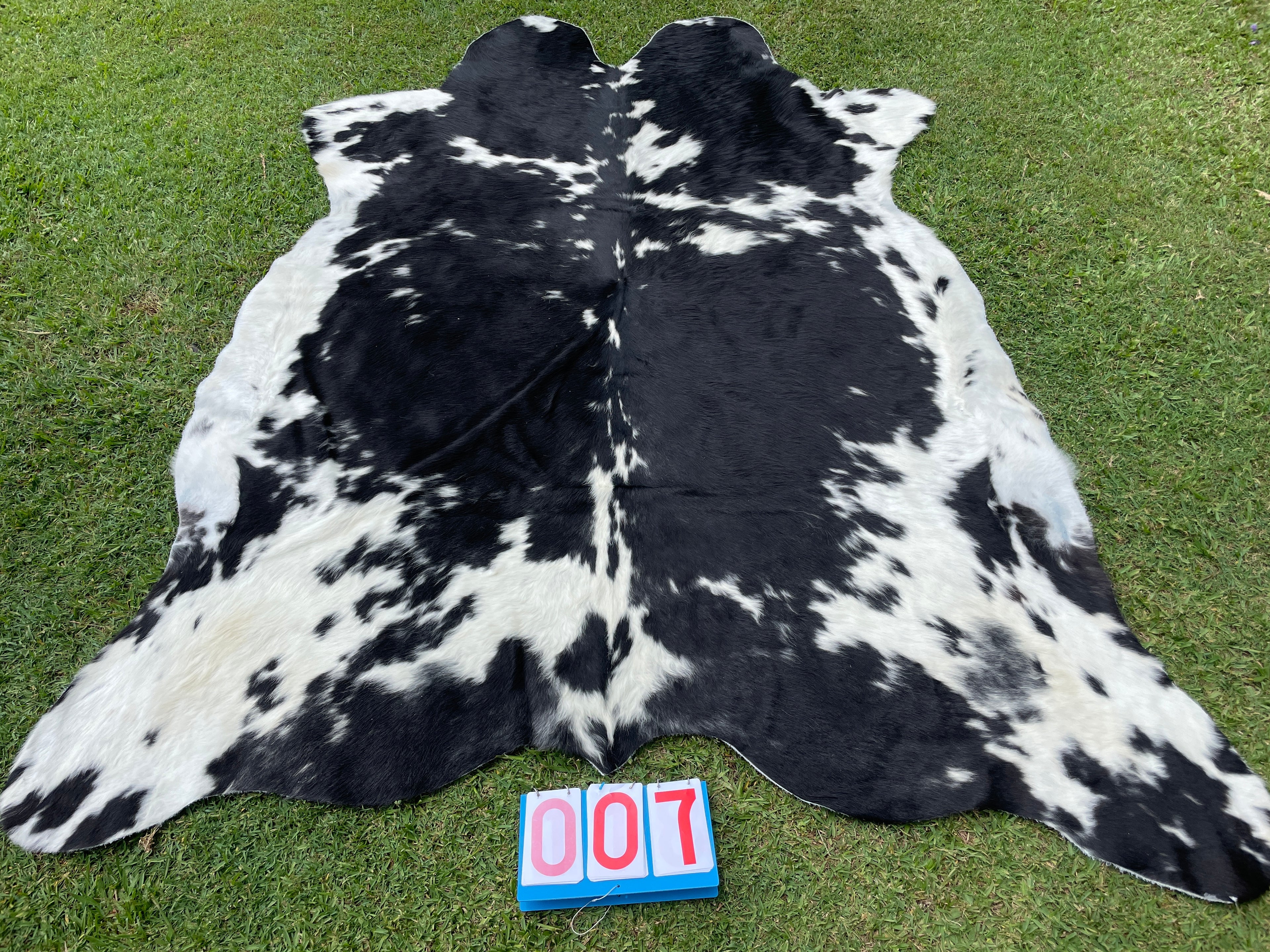 Cowhide 07 Black & White Spotted