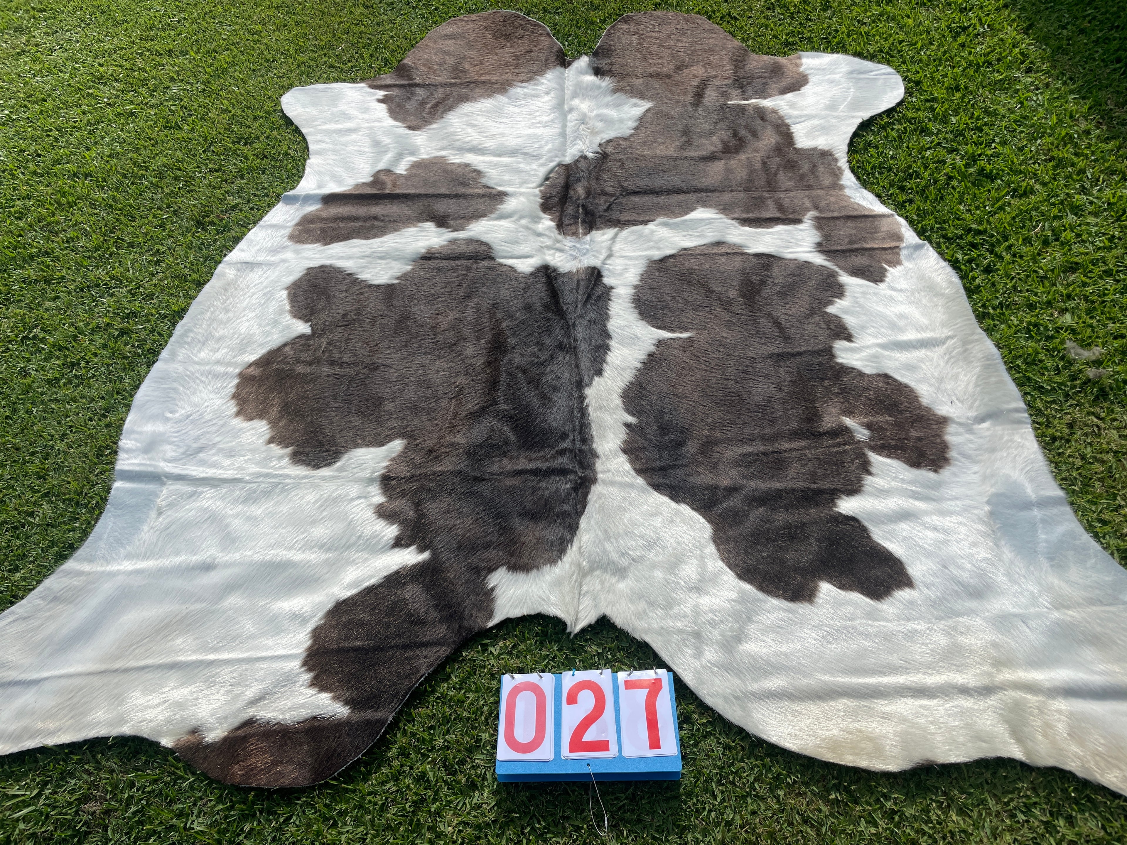 Cowhide 27 Mocha & White