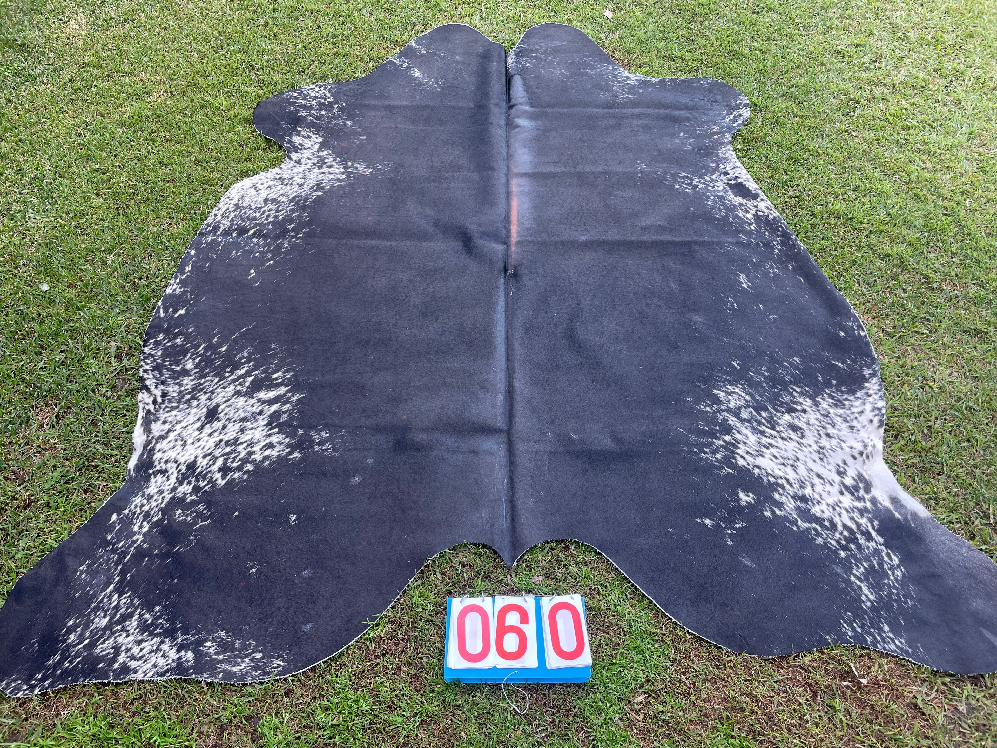 Cowhide 60 Black Reddish Speckled Edge