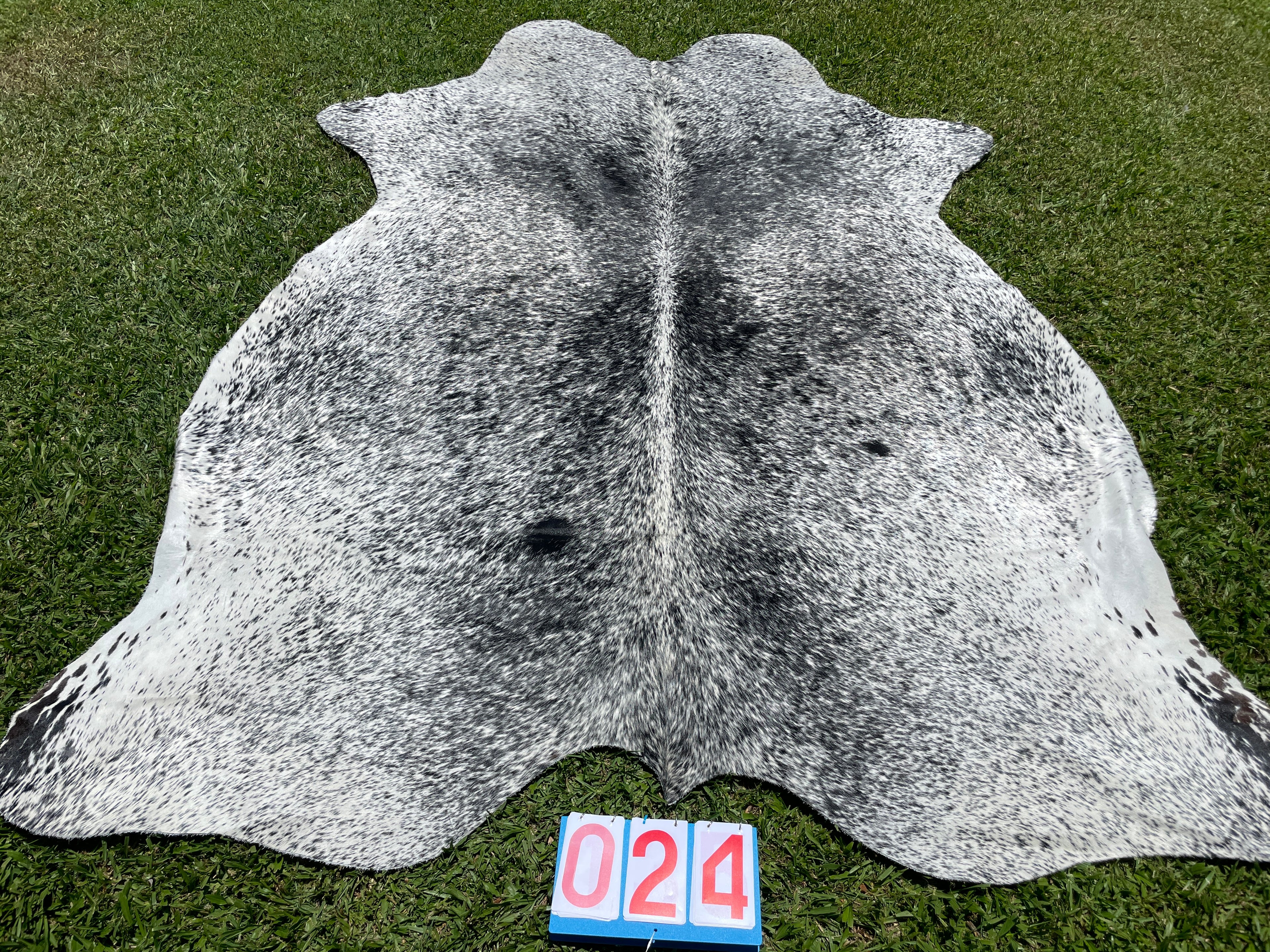 Cowhide 24 Salt & Pepper