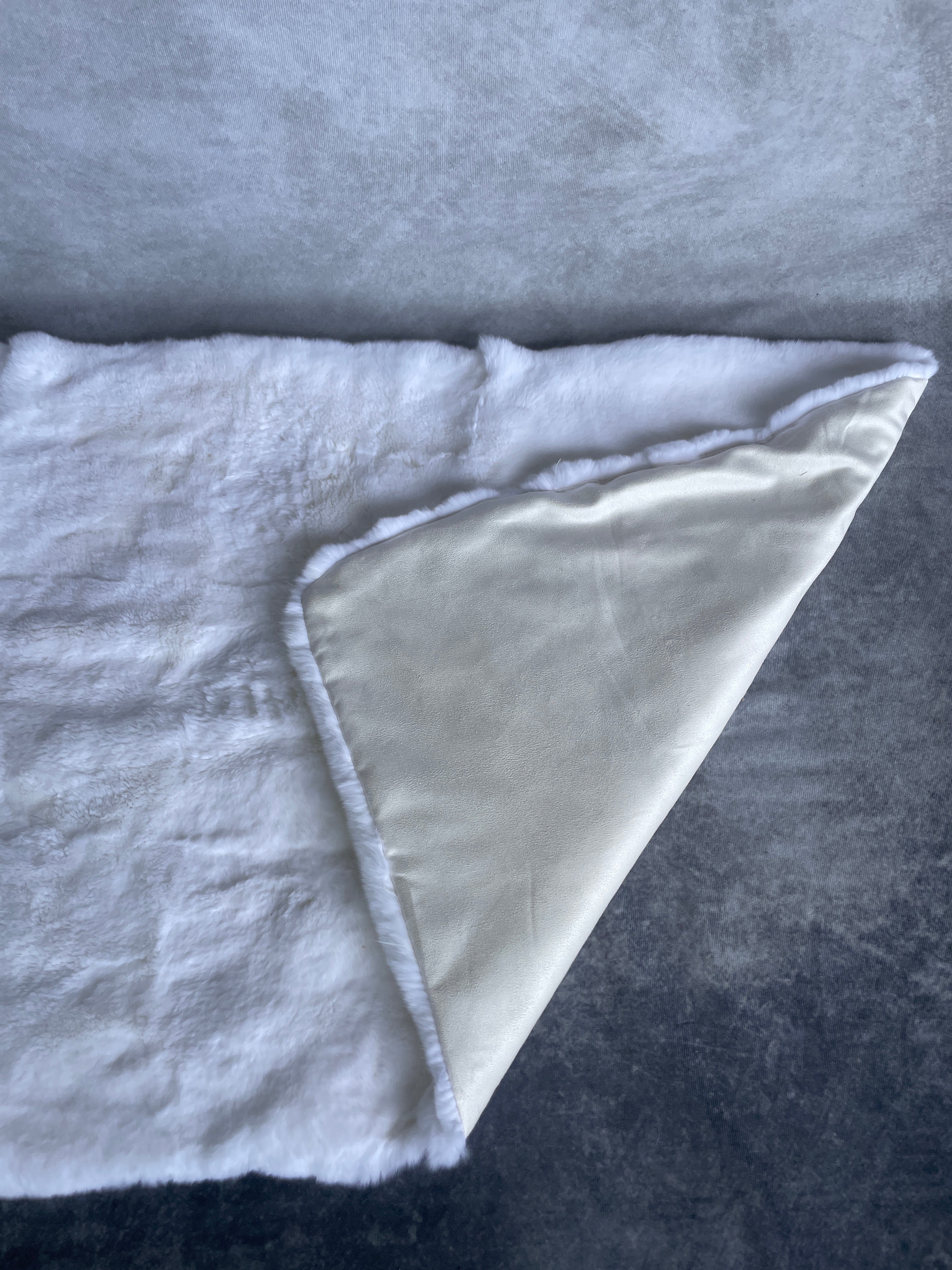 Specialty Skin - Rex Rabbit Throw