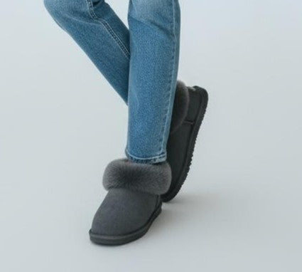 HUGLIE Slippers - Plush Womens