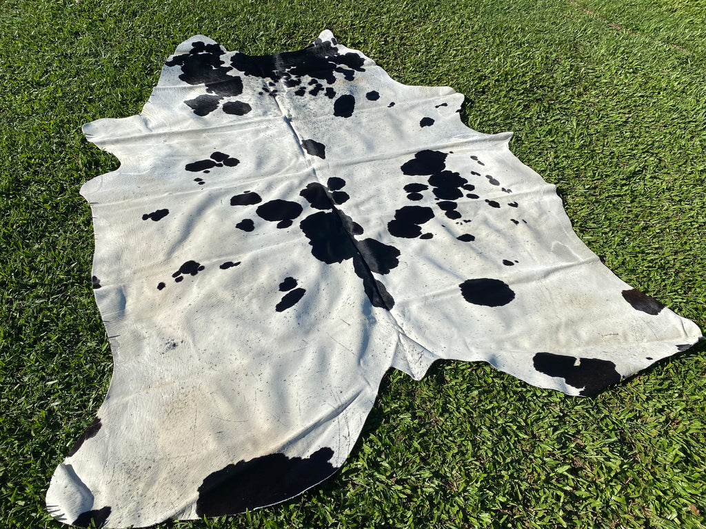Cowhide 25 Black & White