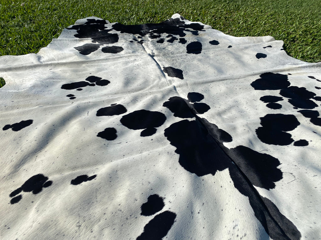 Cowhide 25 Black & White
